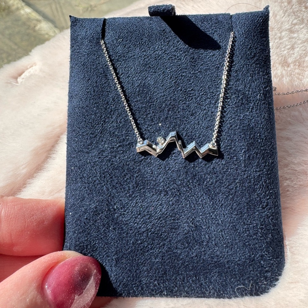 14k White Gold Mountain Outline Necklace 18” - Picture 12 of 15